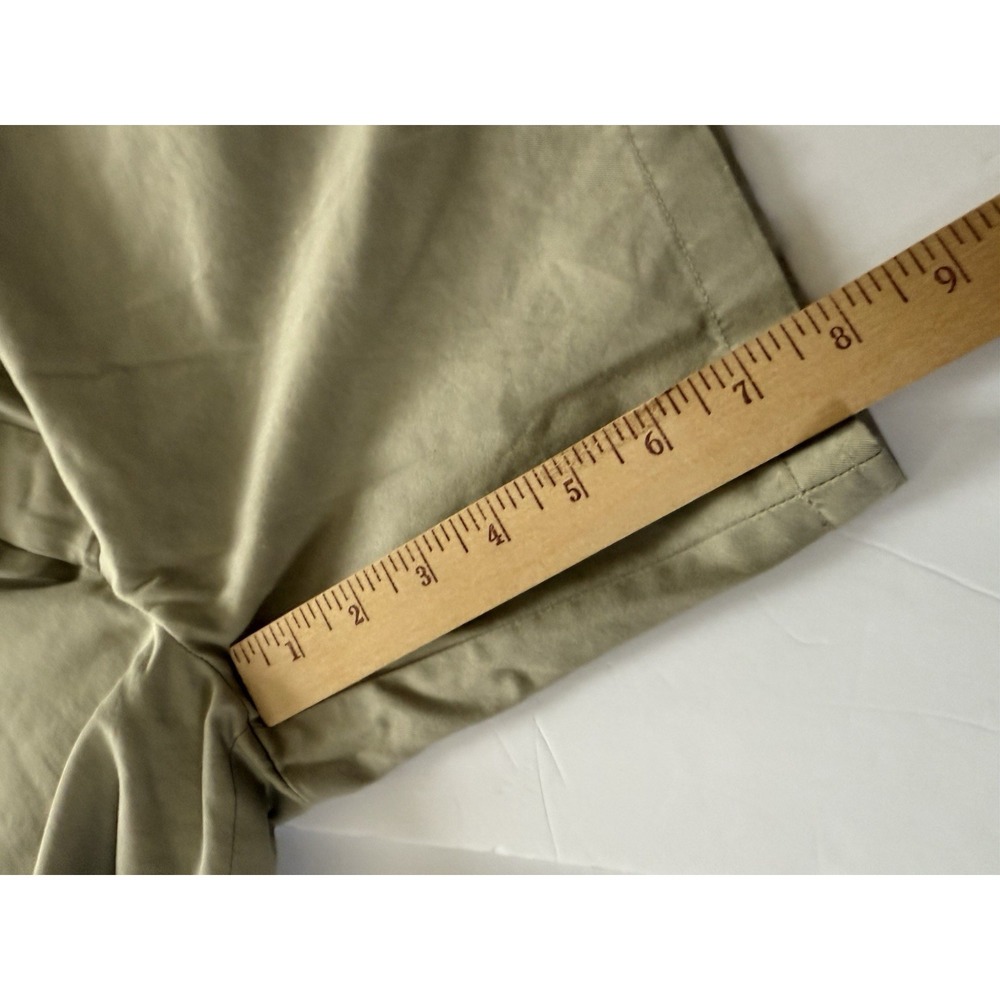DKNY Shorts Size 36 Beige Modern Classic Khaki Lightweight - Picture 2 of 6